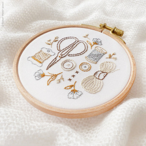 Knit and Stitch - ערכת רקמה 16 ס"מ
