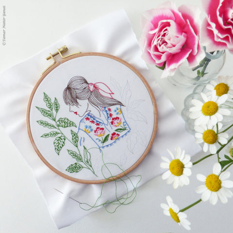 Folklore Lady - ערכת רקמה 21 ס"מ