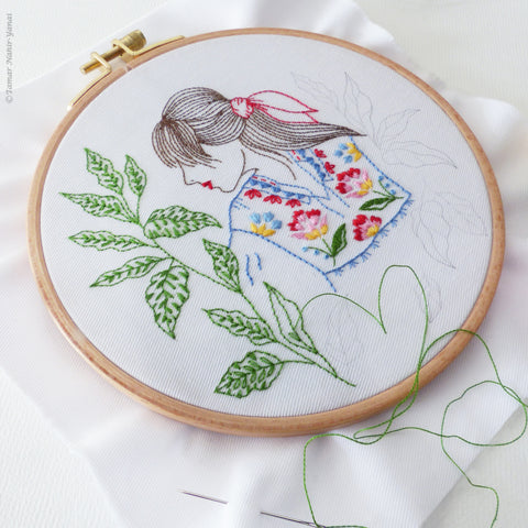 Folklore Lady - ערכת רקמה 21 ס"מ