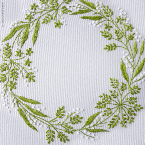 Green & White Wreath - ערכת רקמה 21 ס"מ