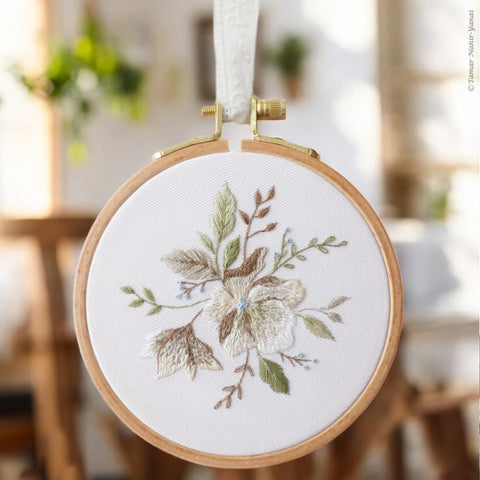 Falling into Bloom - ערכת רקמה 16 ס"מ