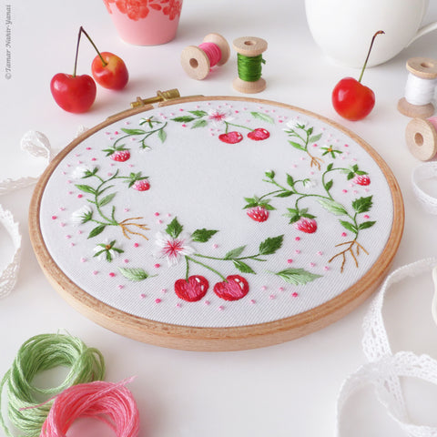 Cherries and Strawberries - ערכת רקמה 21 ס"מ