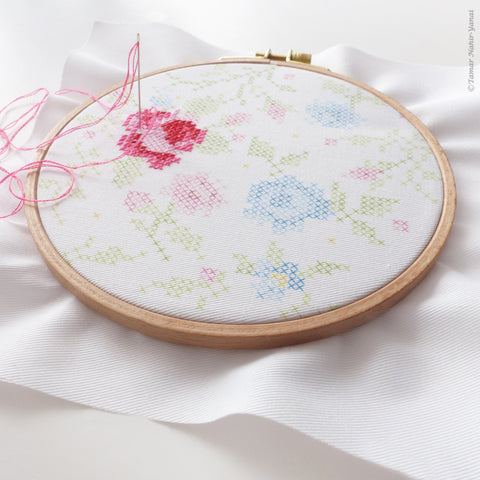 Blue & Pink Roses - ערכת רקמה 21 ס"מ