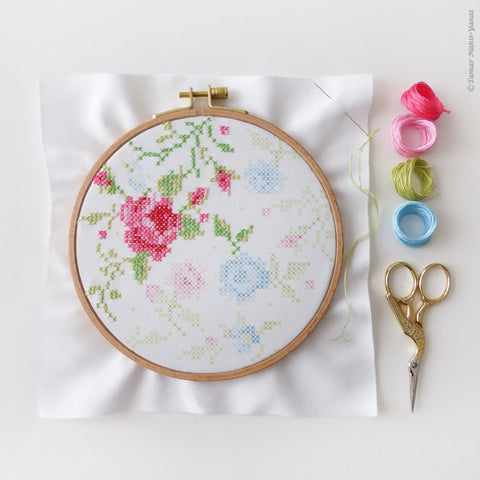 Blue & Pink Roses - ערכת רקמה 21 ס"מ