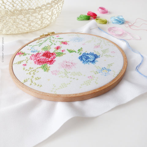 Blue & Pink Roses - ערכת רקמה 21 ס"מ