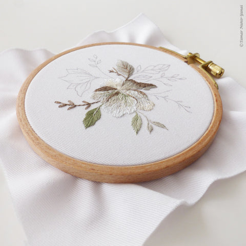 Falling into Bloom - ערכת רקמה 16 ס"מ