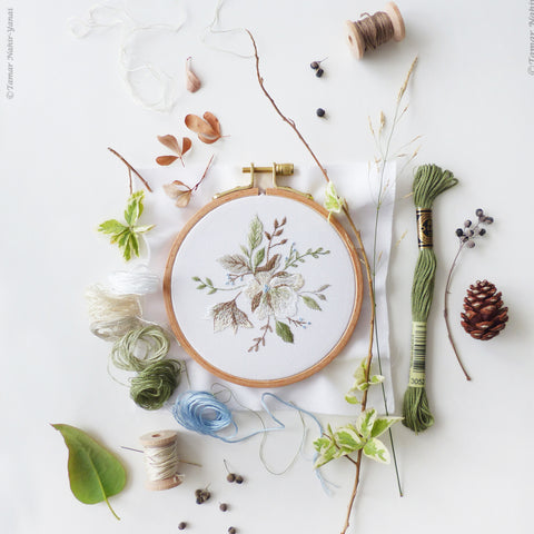 Falling into Bloom - ערכת רקמה 16 ס"מ