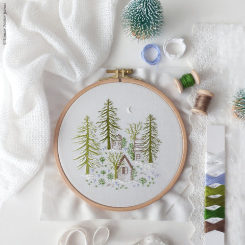 Snowy Night - ערכת רקמה 21 ס"מ