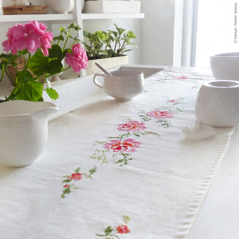 ראנר לרקמה פרחים ברקמת איקסים