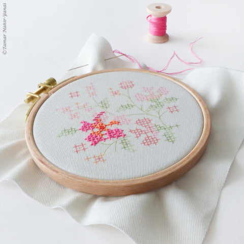 Floral Cross Stitch - ערכת רקמה 16 ס"מ