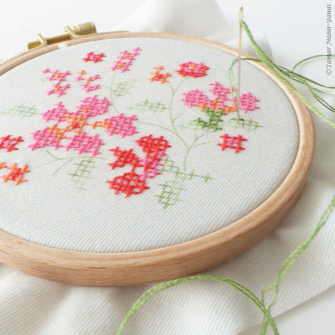 Floral Cross Stitch - ערכת רקמה 16 ס"מ