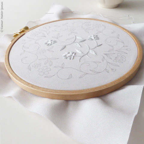 White Lace ערכת רקמה 21 ס"מ