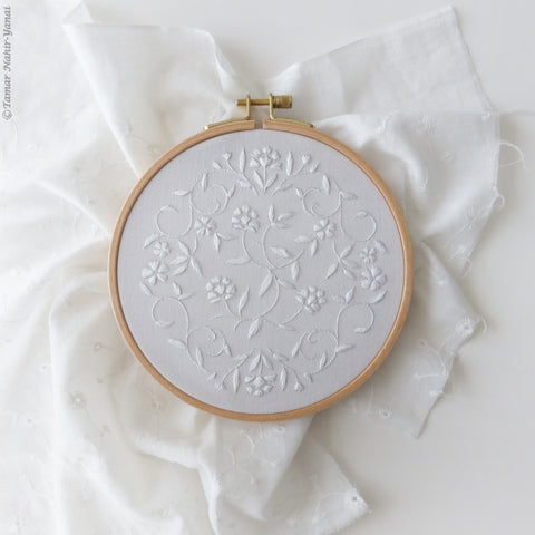 White Lace ערכת רקמה 21 ס"מ