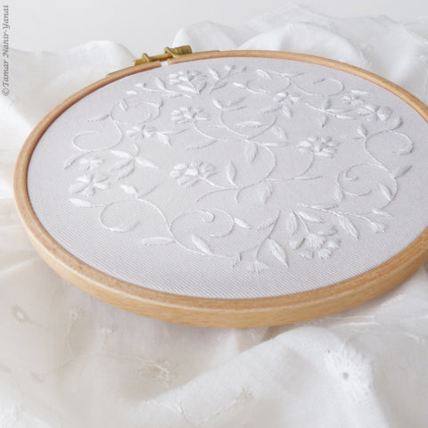 White Lace ערכת רקמה 21 ס"מ