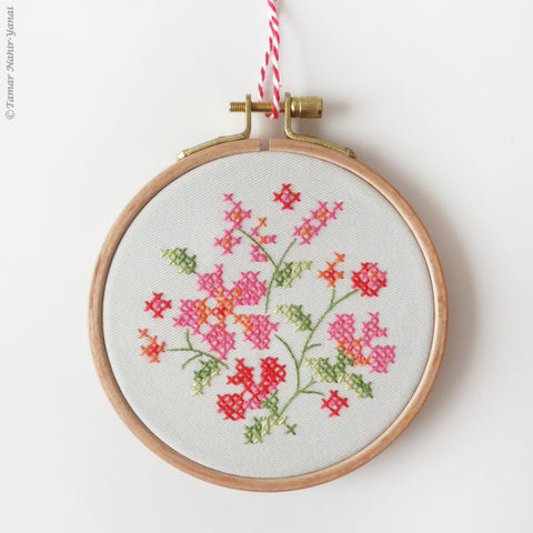 Floral Cross Stitch - ערכת רקמה 16 ס"מ