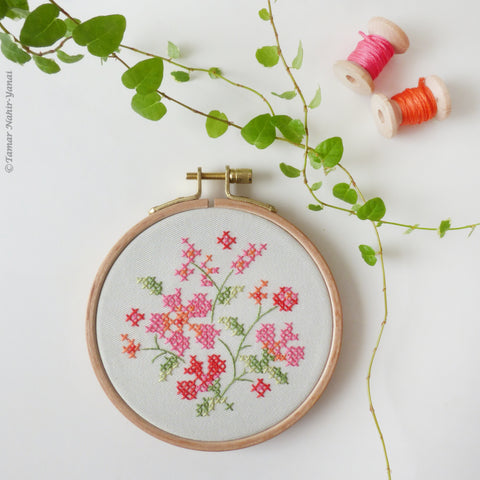 Floral Cross Stitch - ערכת רקמה 16 ס"מ