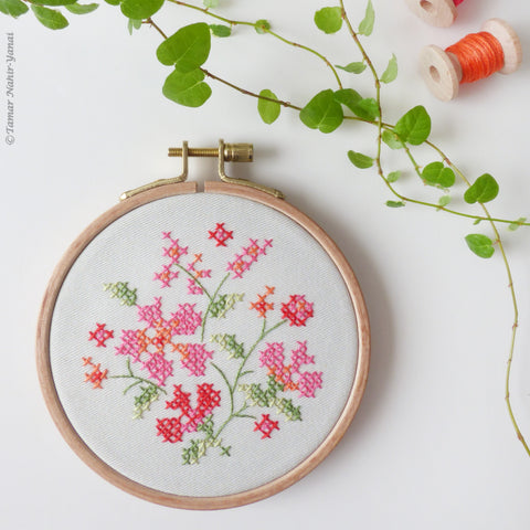 Floral Cross Stitch - ערכת רקמה 16 ס"מ