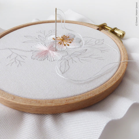 Almond Blossom Mini - ערכת רקמה 16 ס"מ